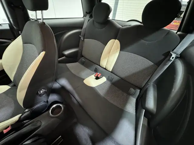 Mini Hatch view 22
