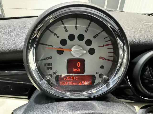Mini Hatch view 15