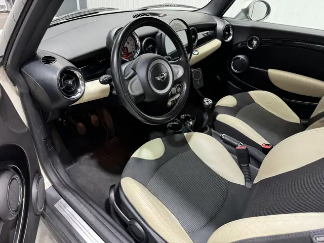 Mini Hatch view 12