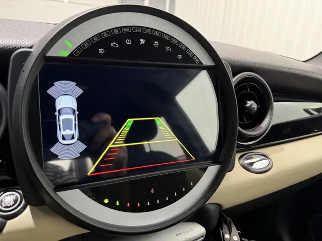 Mini Hatch view 18