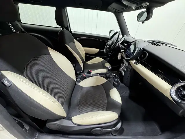 Mini Hatch view 13