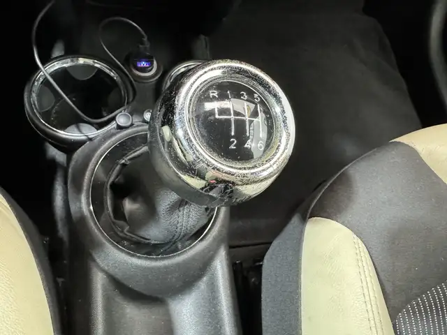 Mini Hatch view 16