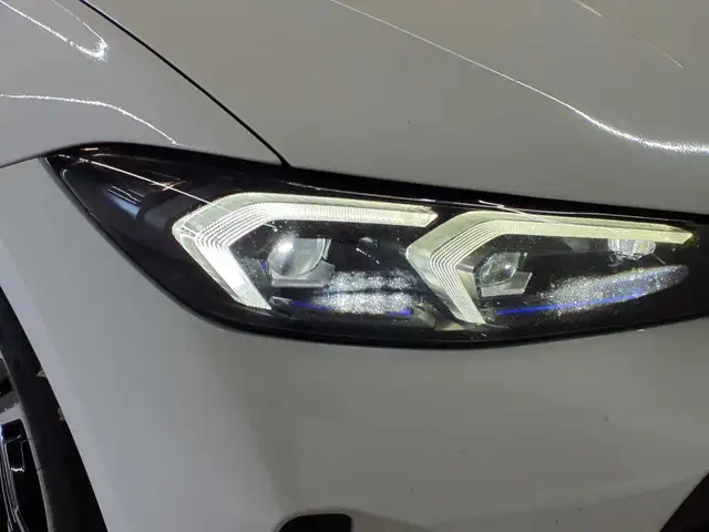 BMW 3 Series view 15