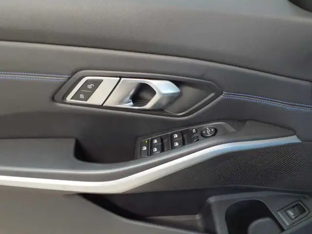 BMW 3 Series view 4
