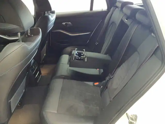 BMW 3 Series view 5