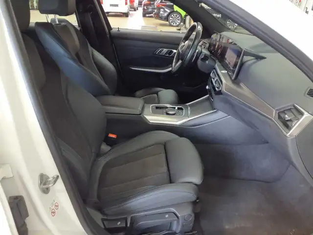 BMW 3 Series view 13