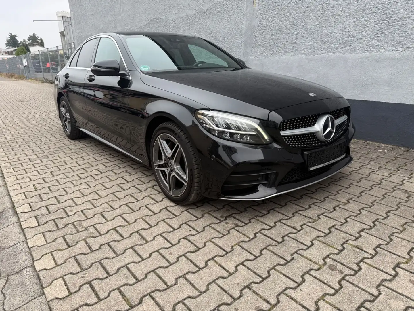 Mercedes-Benz C 200 4Matic/AMG/Kamera/Burmester/Carplay/LED Schwarz - 1