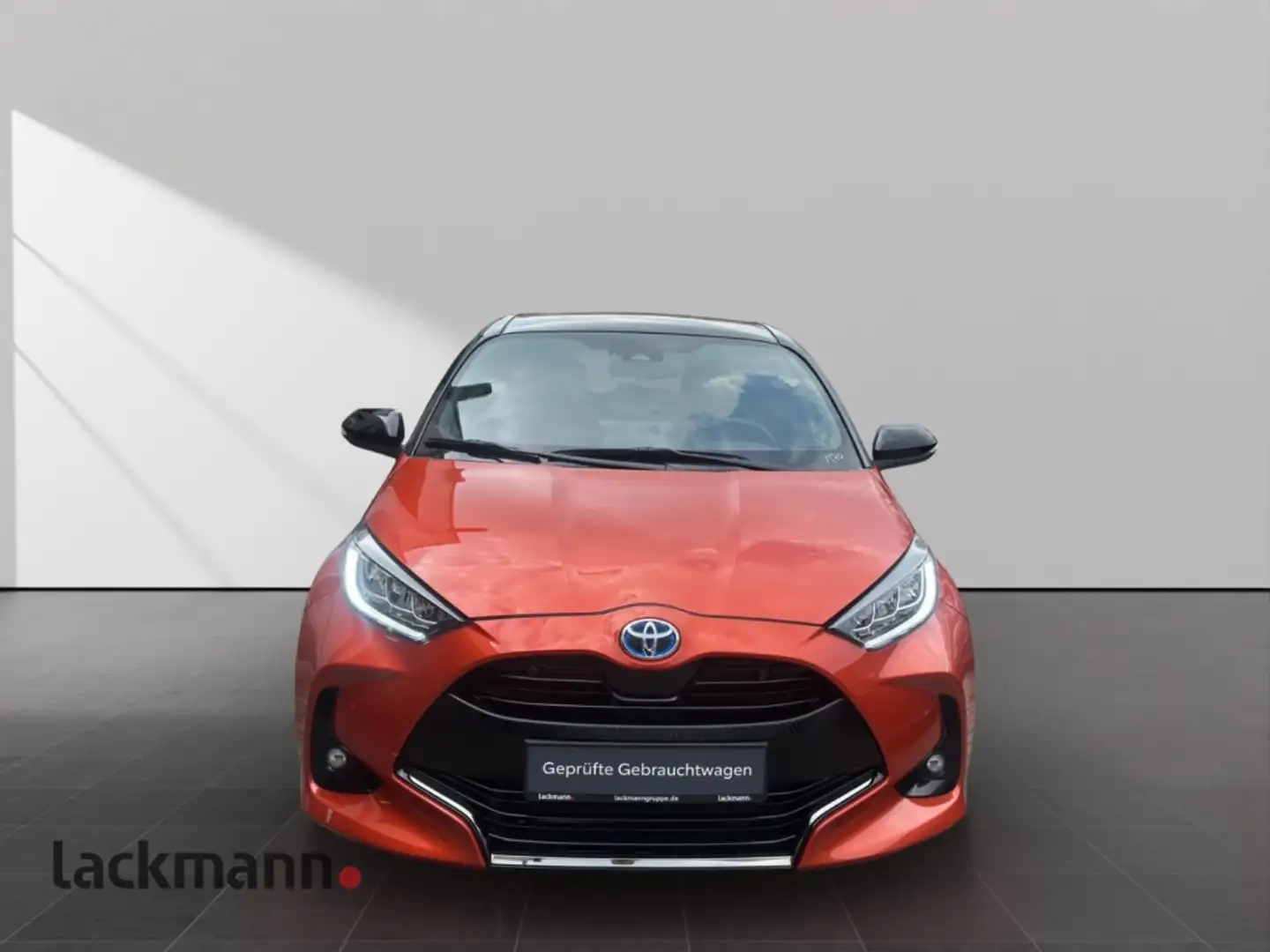 Toyota Yaris 1.5 Hybrid Style*Panorama*Technik-Paket*LED Orange - 2
