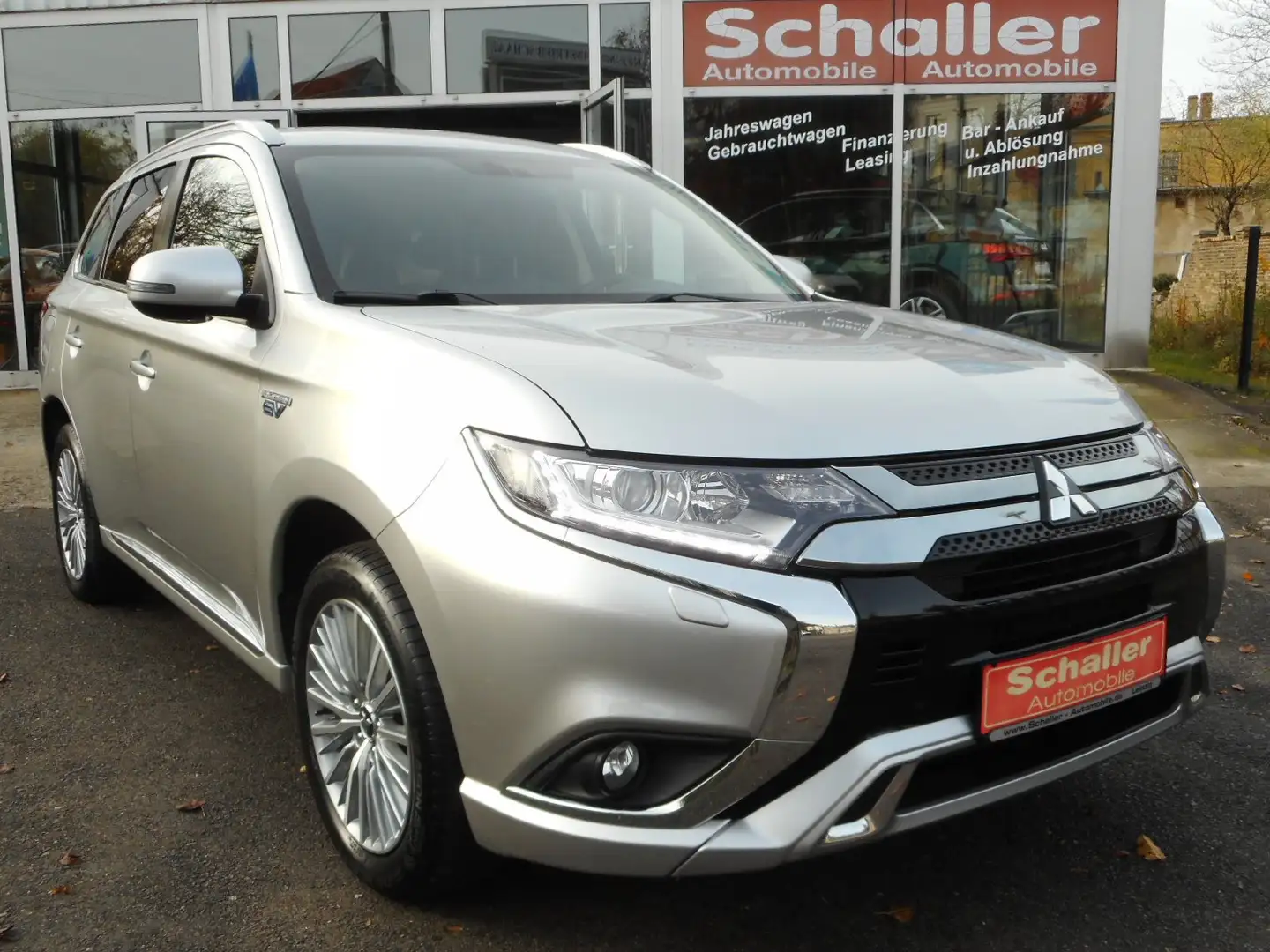Mitsubishi Outlander Plug-In Hybrid Basis Spirit 4WD, 1. Hand! Silber - 1