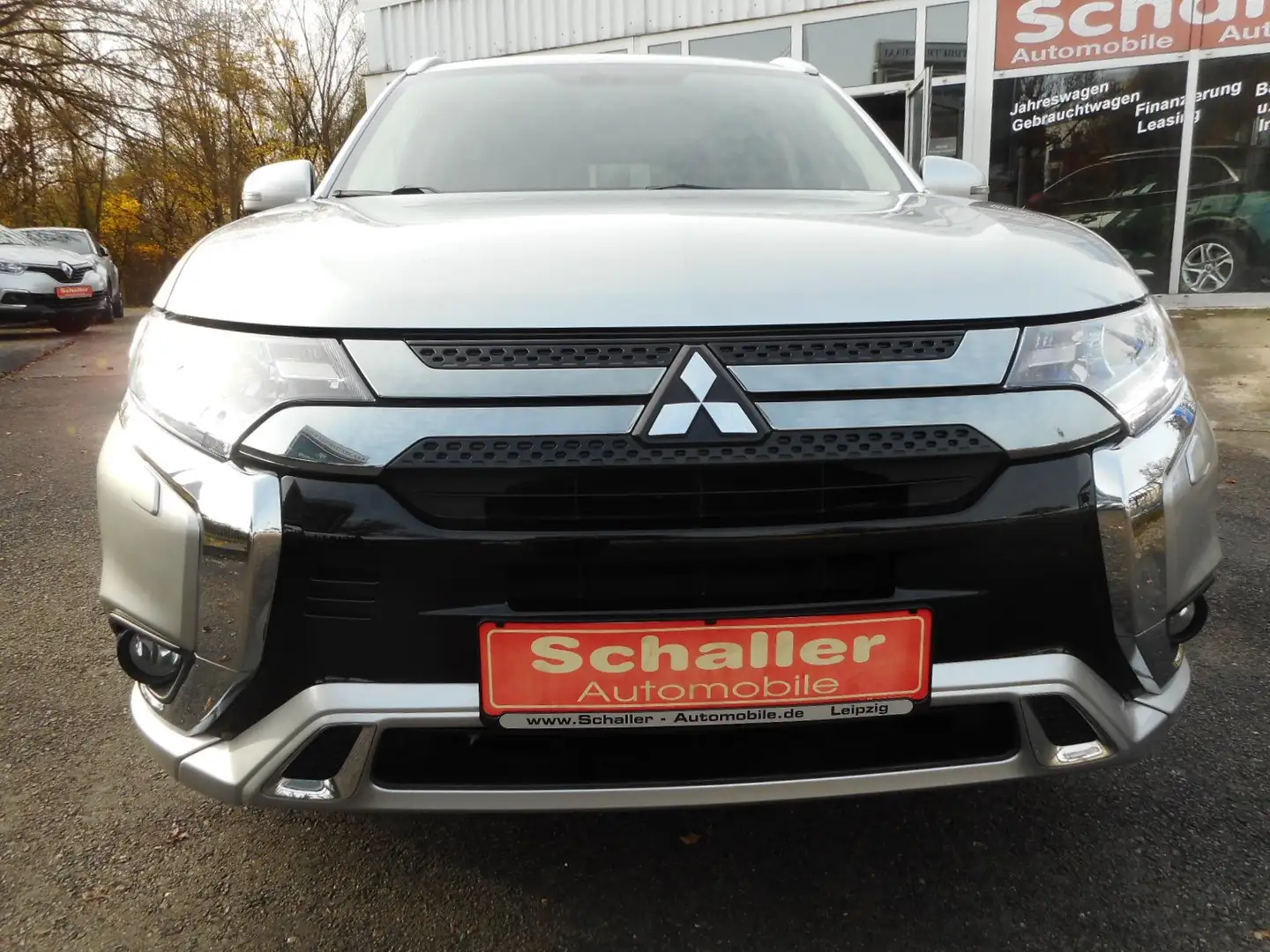 Mitsubishi Outlander Plug-In Hybrid Basis Spirit 4WD, 1. Hand! Silber - 2
