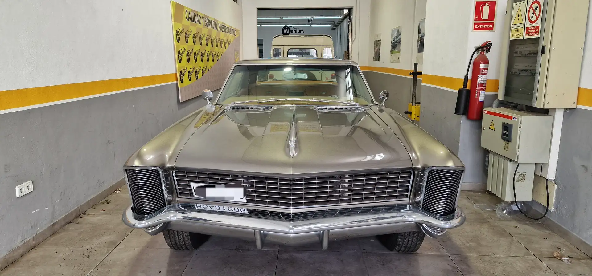 Buick Riviera En Perfecto Estado - 1