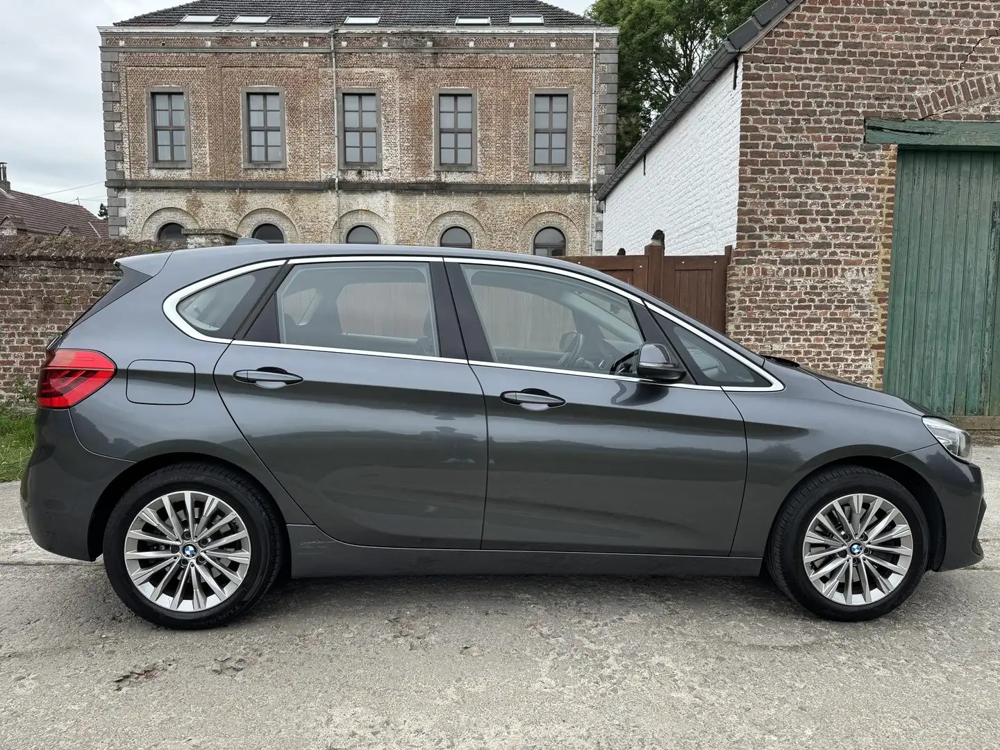 BMW 225 Active Tourer PHEV 225xeA OPF (EU6d-TEMP) Grijs - 2