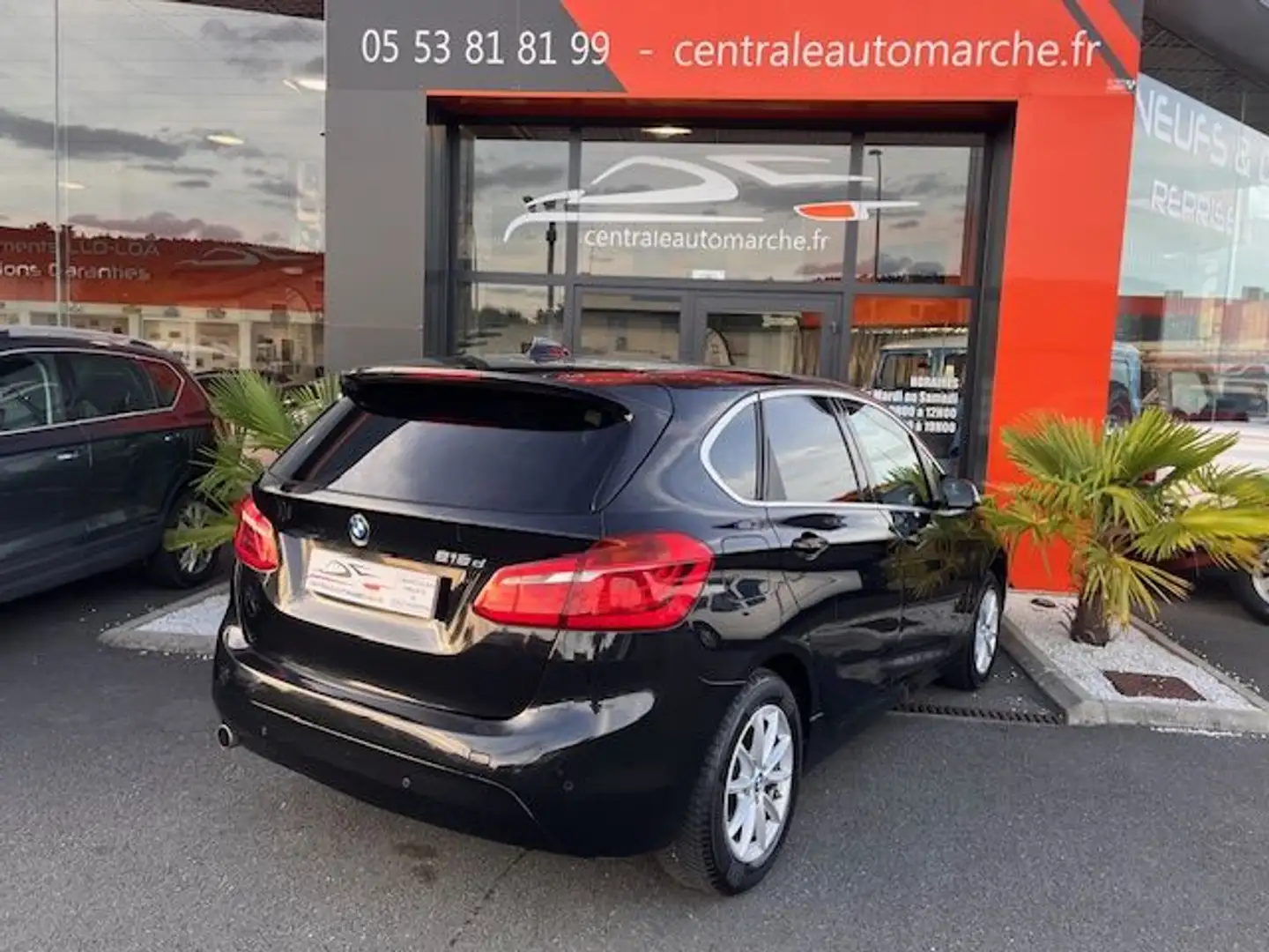 BMW 116 Serie 216d 116 ch Business A Schwarz - 2