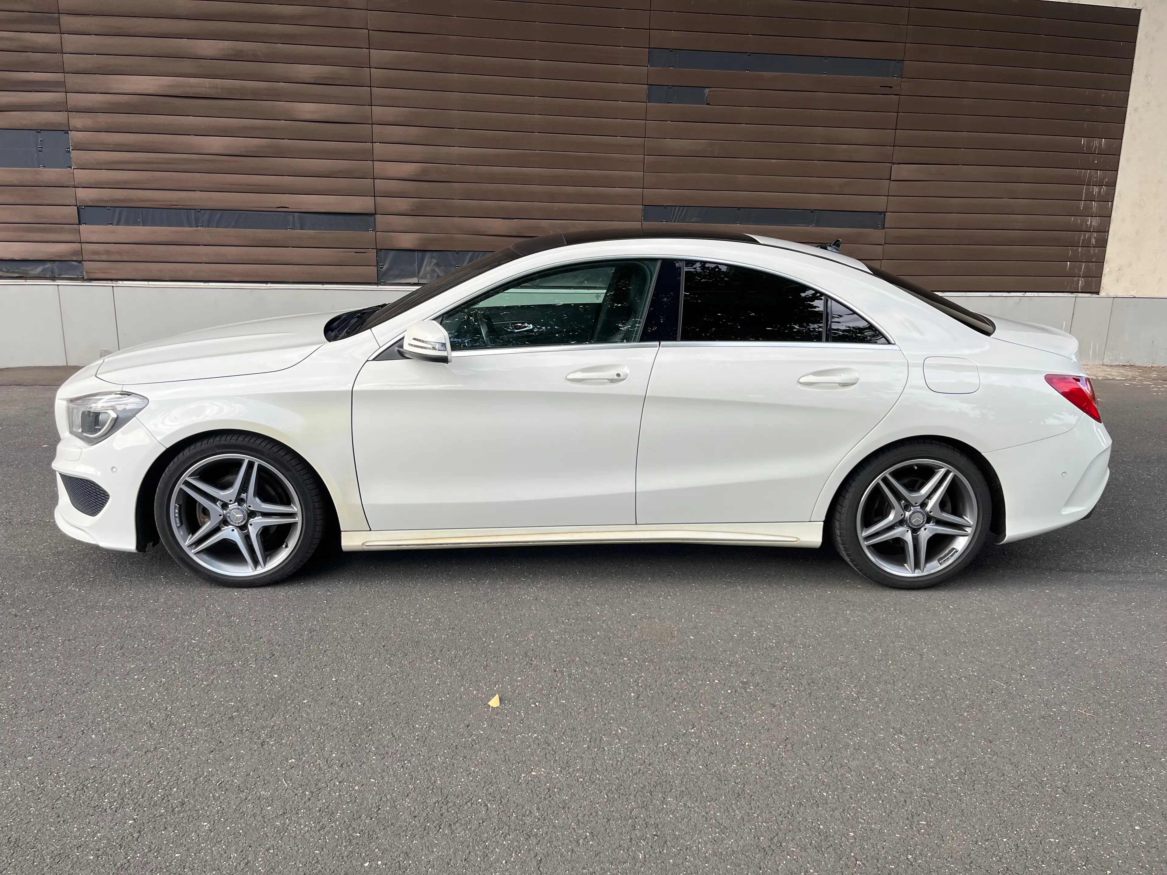 Mercedes-Benz CLA 200 CLA Shooting Brake 200 d AMG Line — photo 10