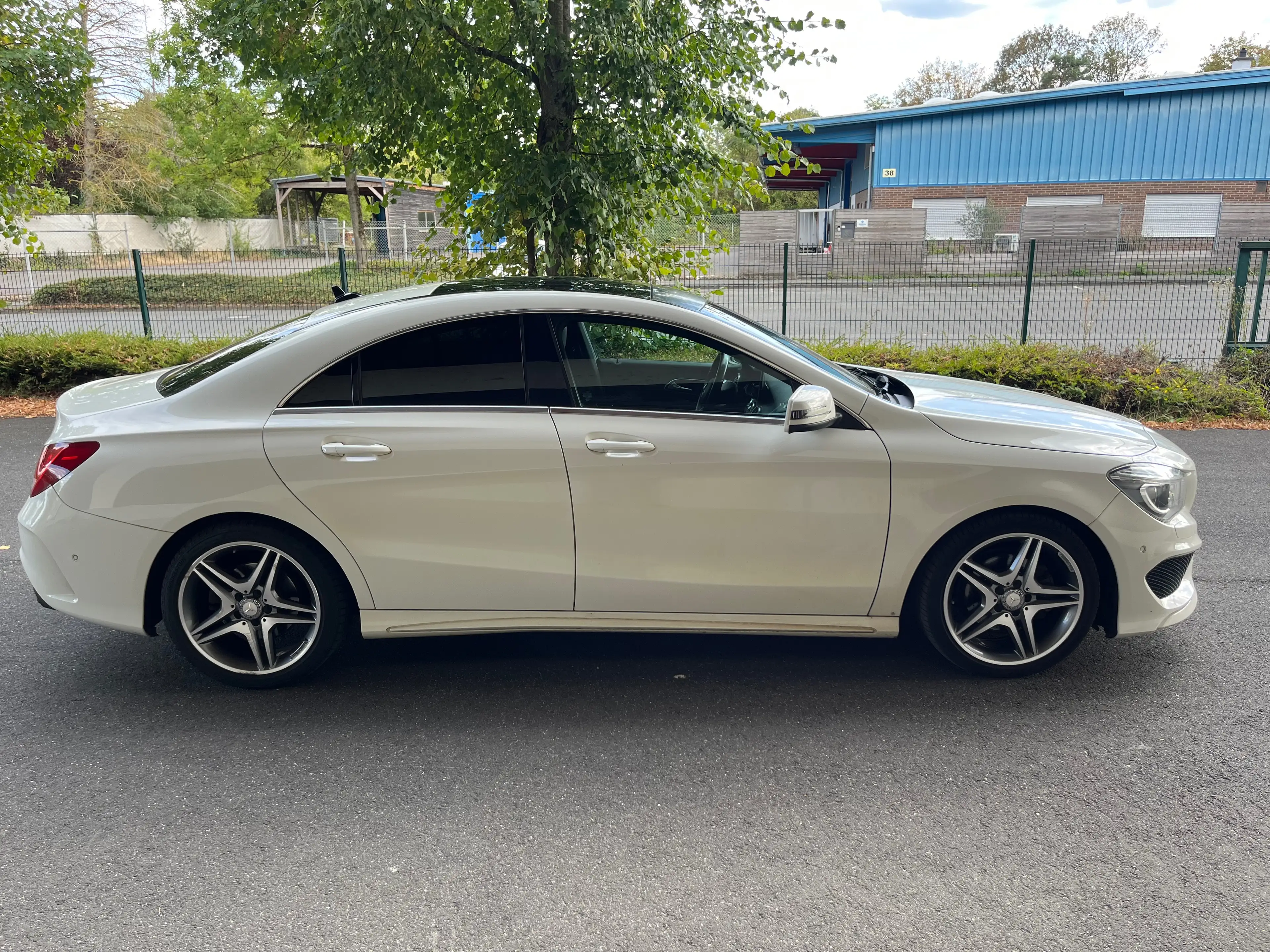 Mercedes-Benz CLA 200 CLA Shooting Brake 200 d AMG Line — photo 11