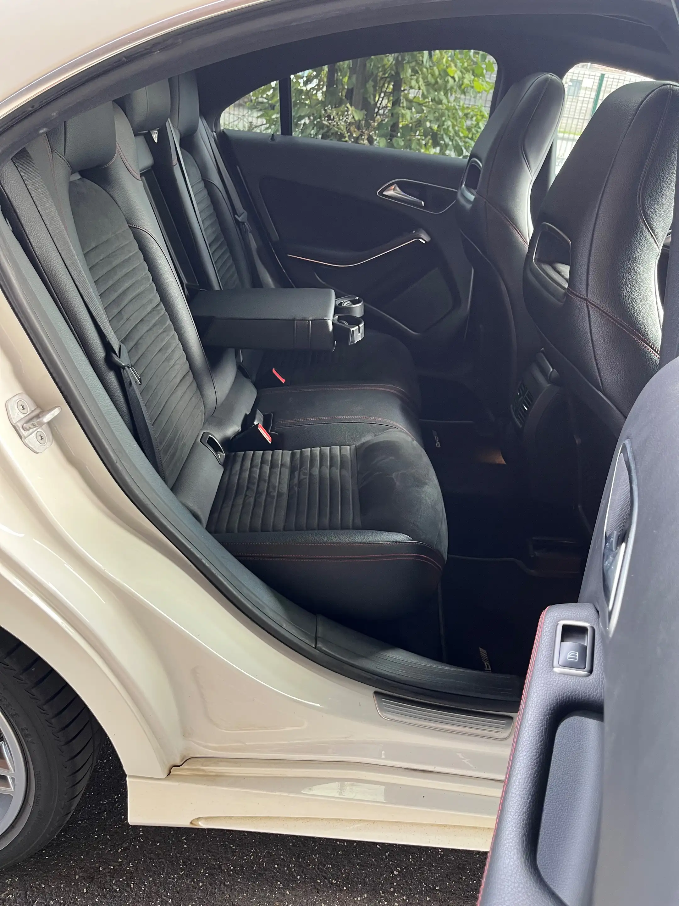 Mercedes-Benz CLA 200 CLA Shooting Brake 200 d AMG Line — photo 15