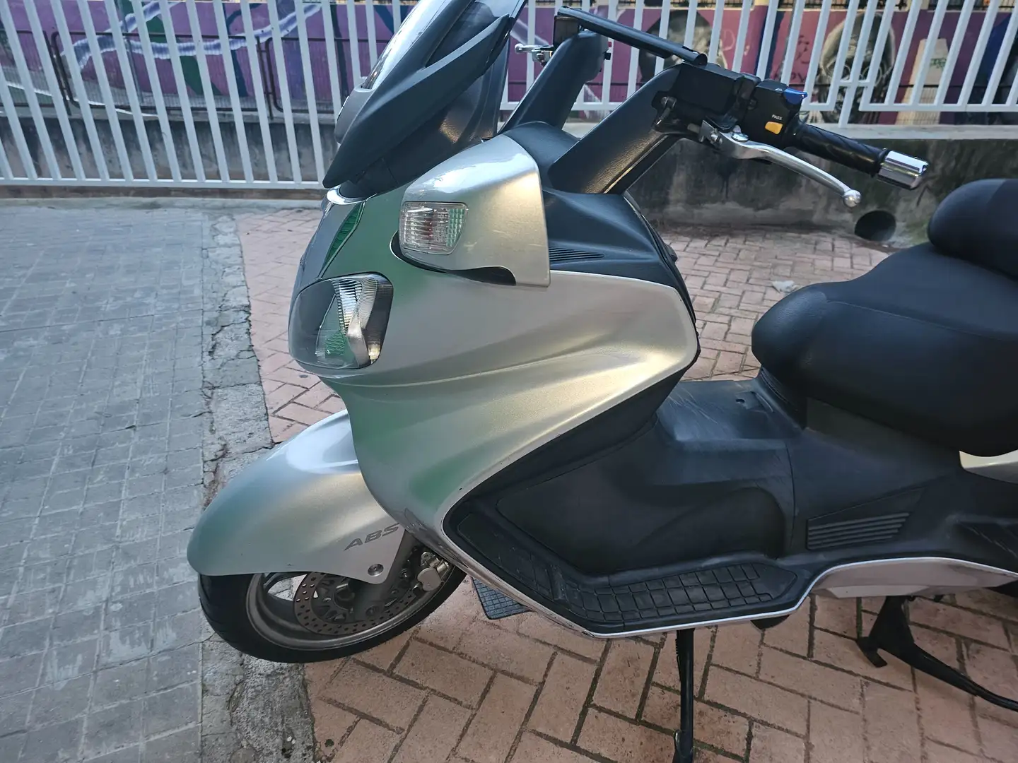 Suzuki Burgman 650 AN650 EXECUTIVE Gris - 2