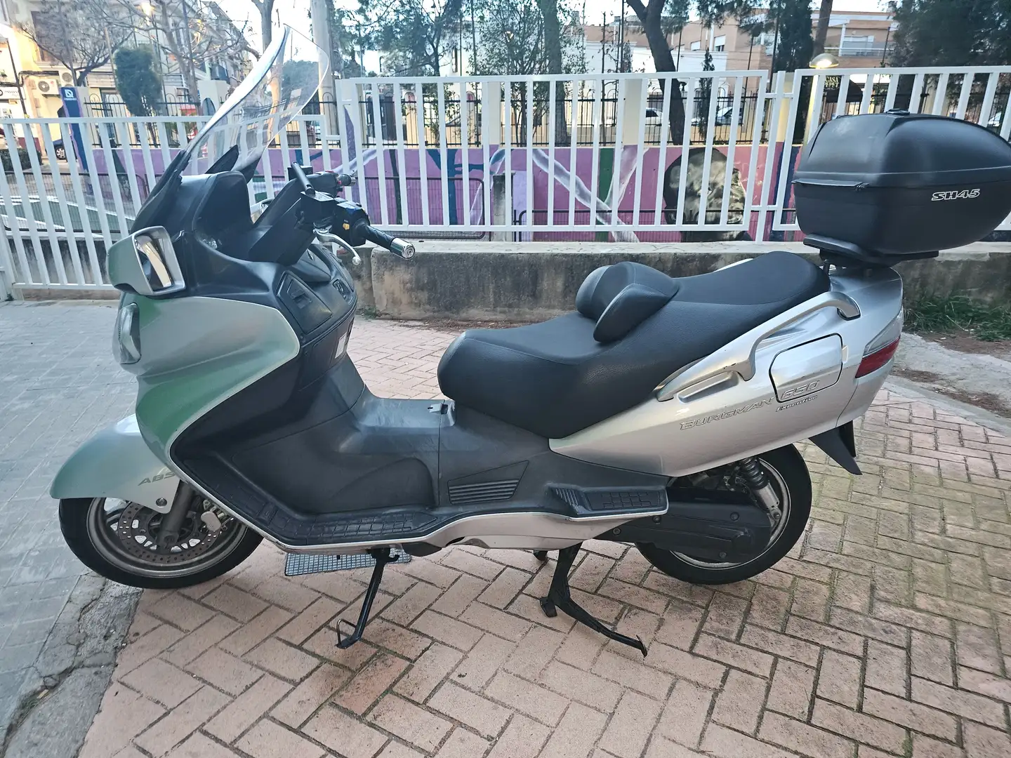 Suzuki Burgman 650 AN650 EXECUTIVE Gris - 1