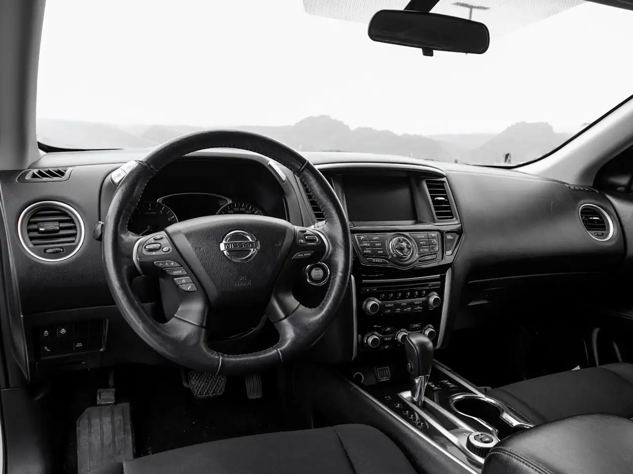 Nissan Pathfinder снимка Nissan Pathfinder