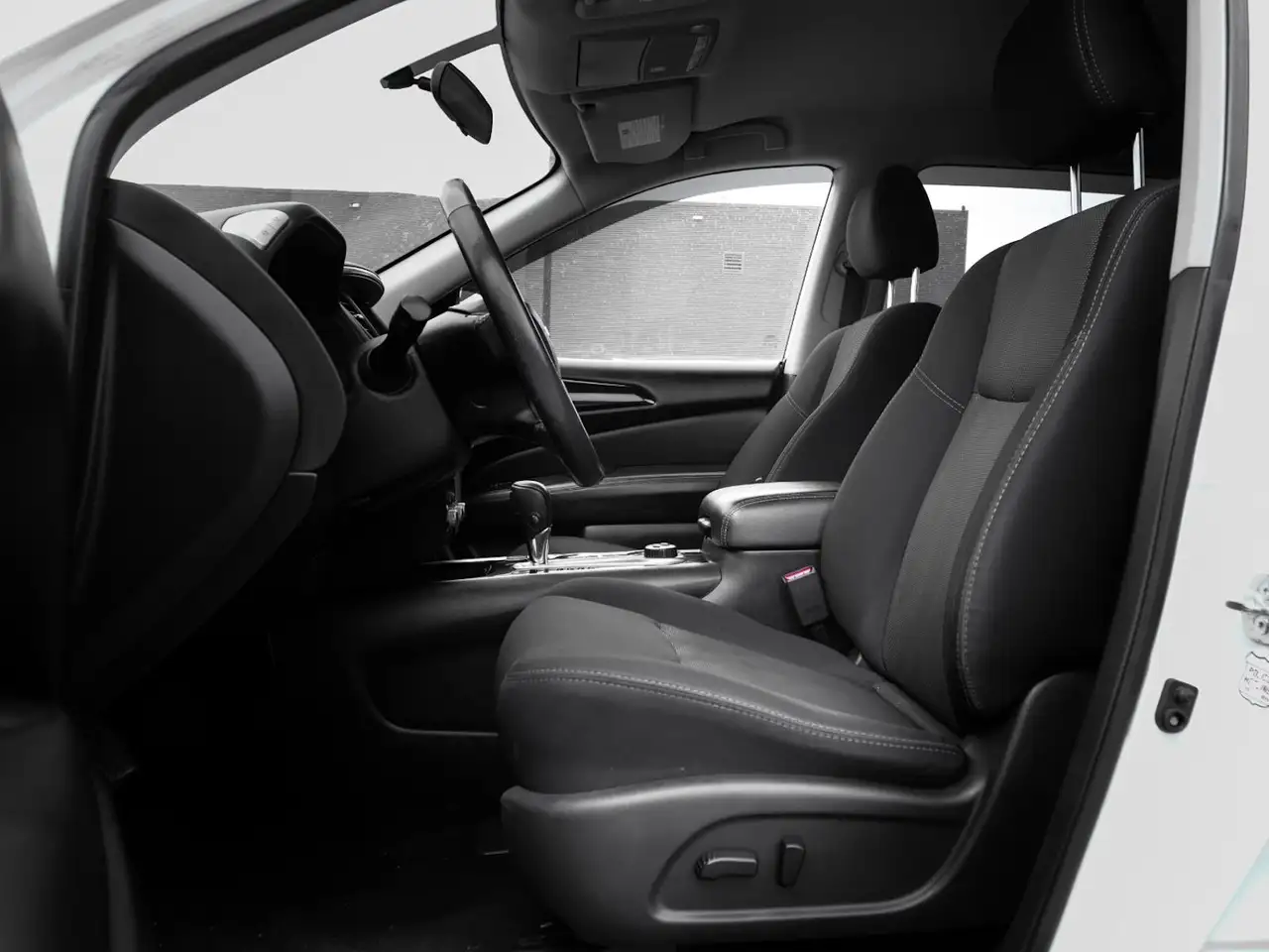 Nissan Pathfinder снимка Nissan Pathfinder
