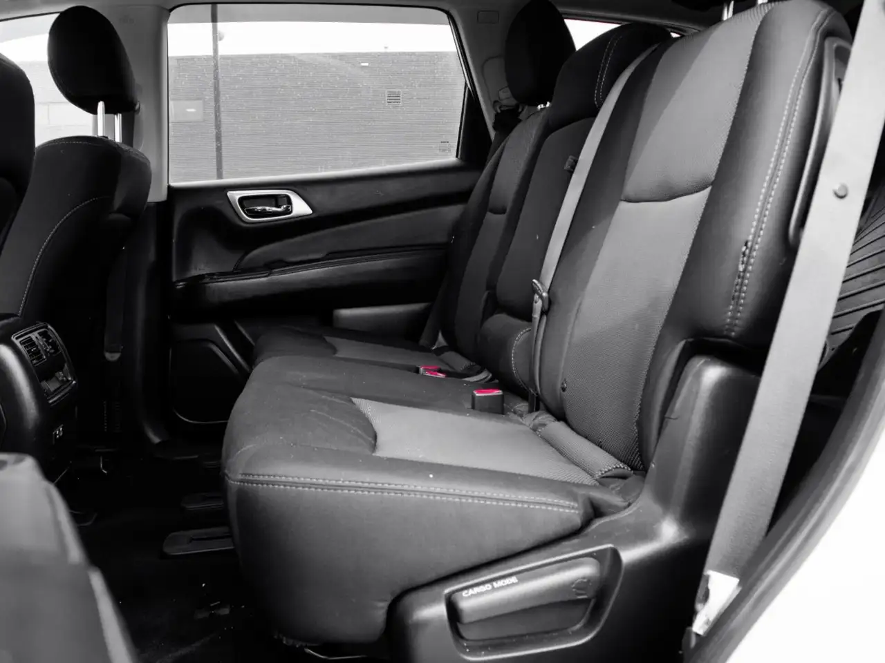 Nissan Pathfinder снимка Nissan Pathfinder