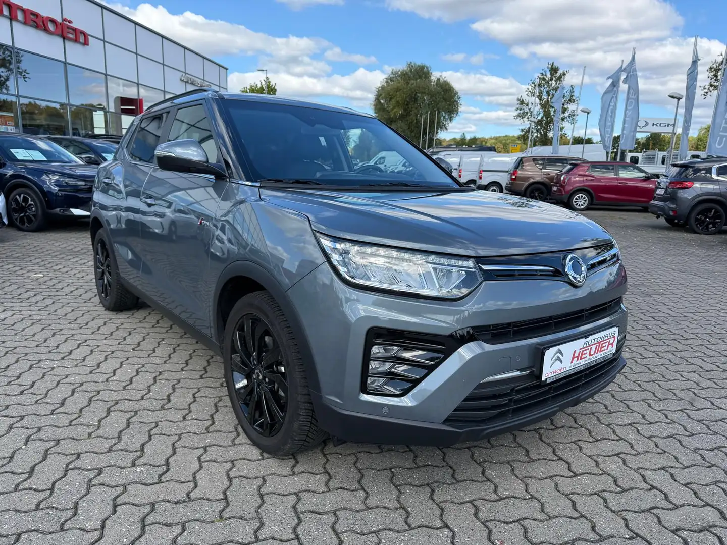 KGM Tivoli Blackline Gris - 2
