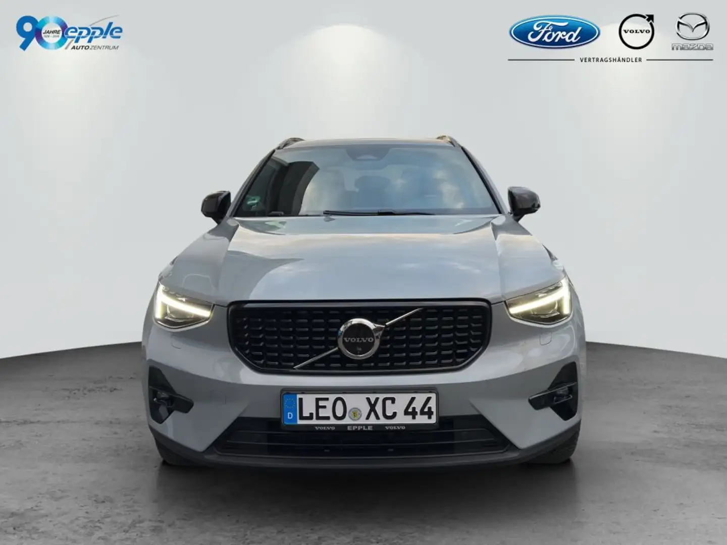 Volvo XC40 B4 B DKG Plus Dark Grau - 2