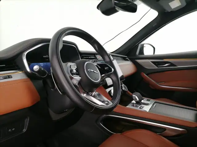 Jaguar F-Pace view 13