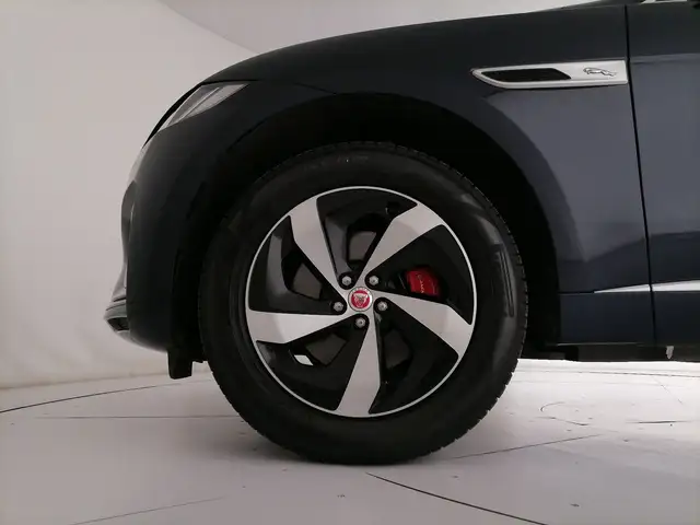 Jaguar F-Pace view 9