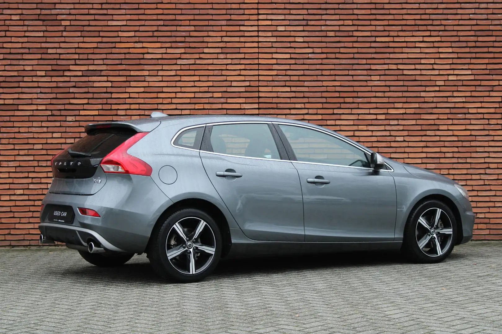 Volvo V40 T4 Automaat Business Sport | Verwarmbare voorstoel Gris - 2