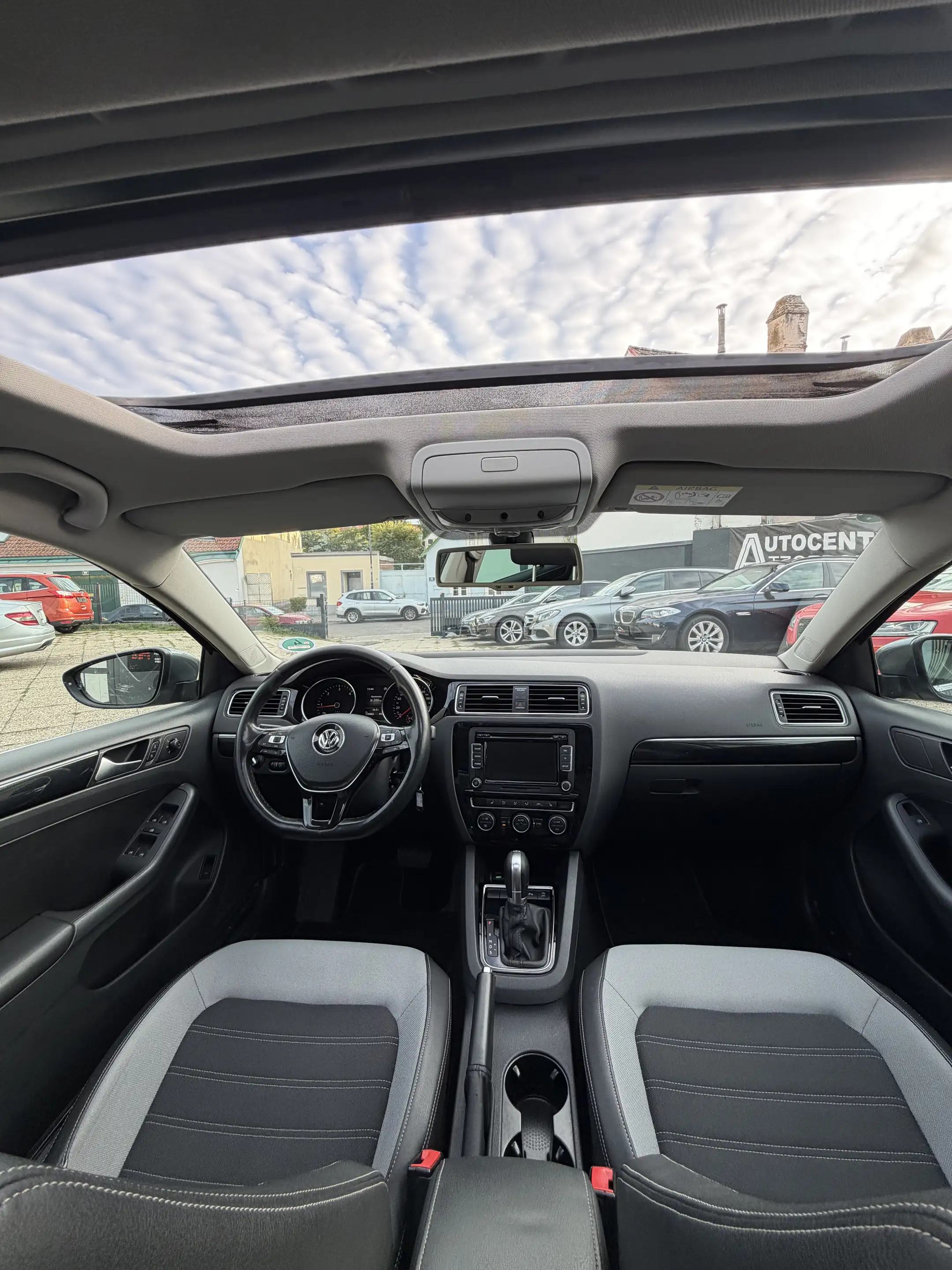 Volkswagen Jetta — photo 13