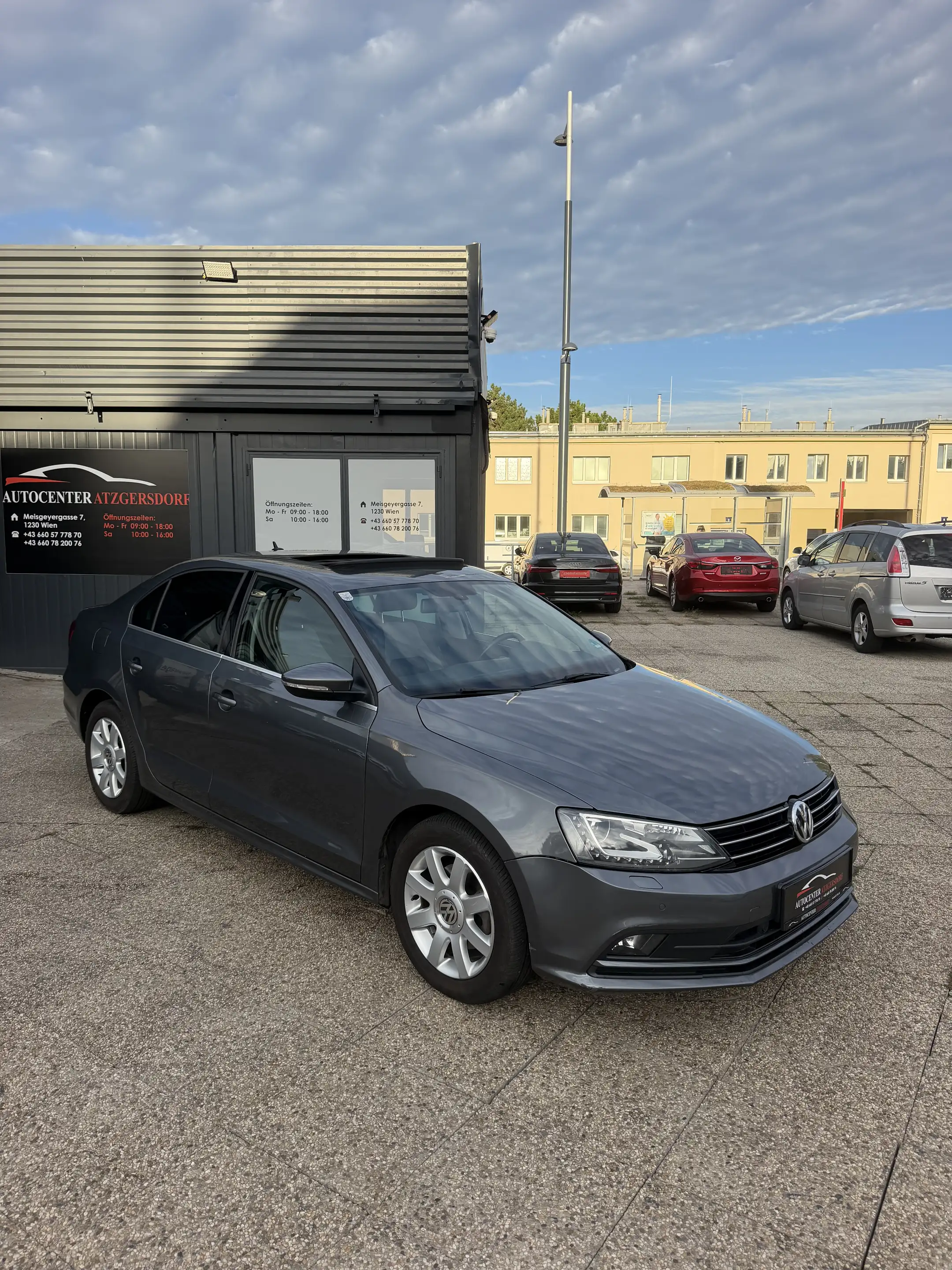 Volkswagen Jetta — photo 8