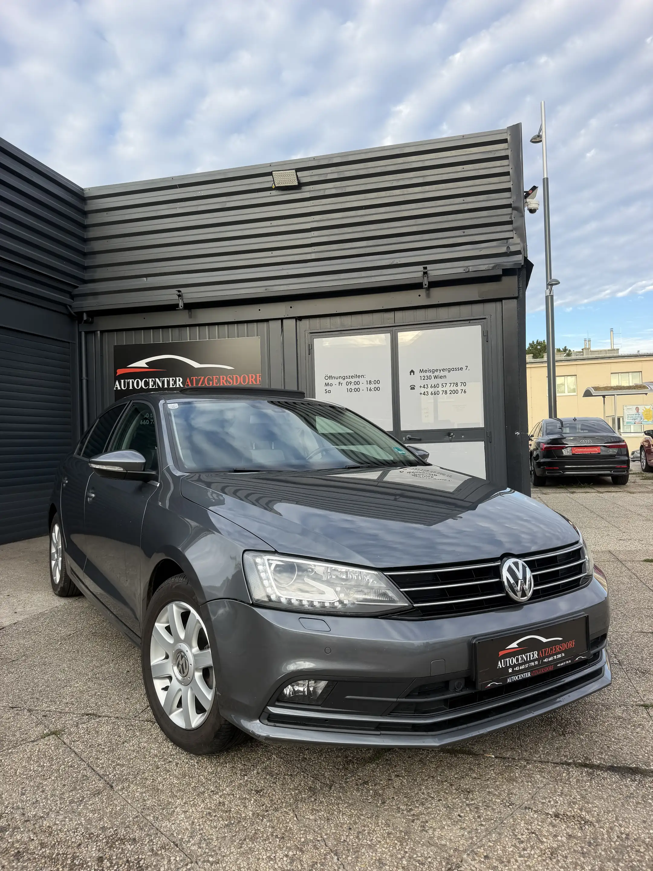 Volkswagen Jetta — photo 3