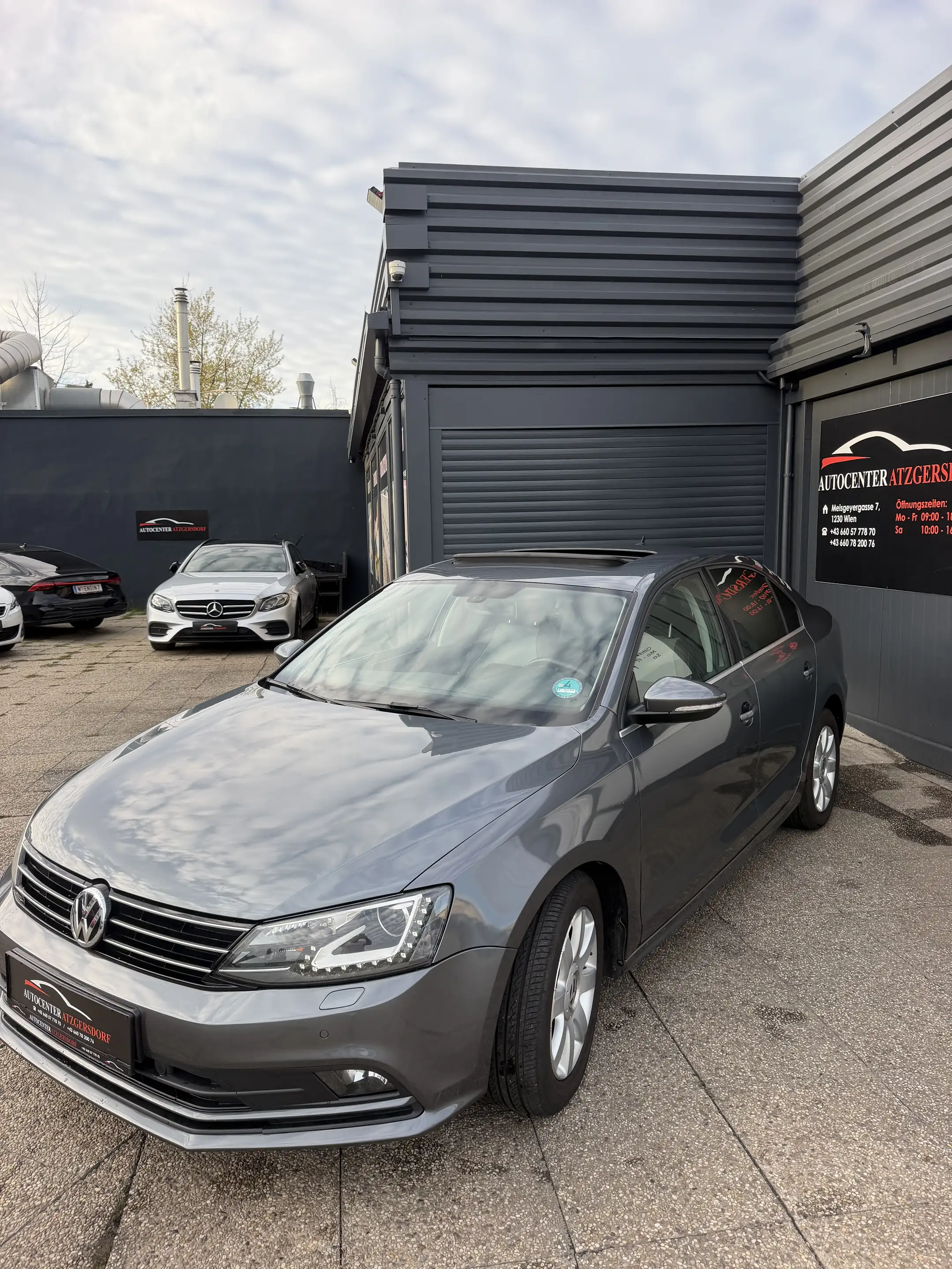 Volkswagen Jetta — photo 6