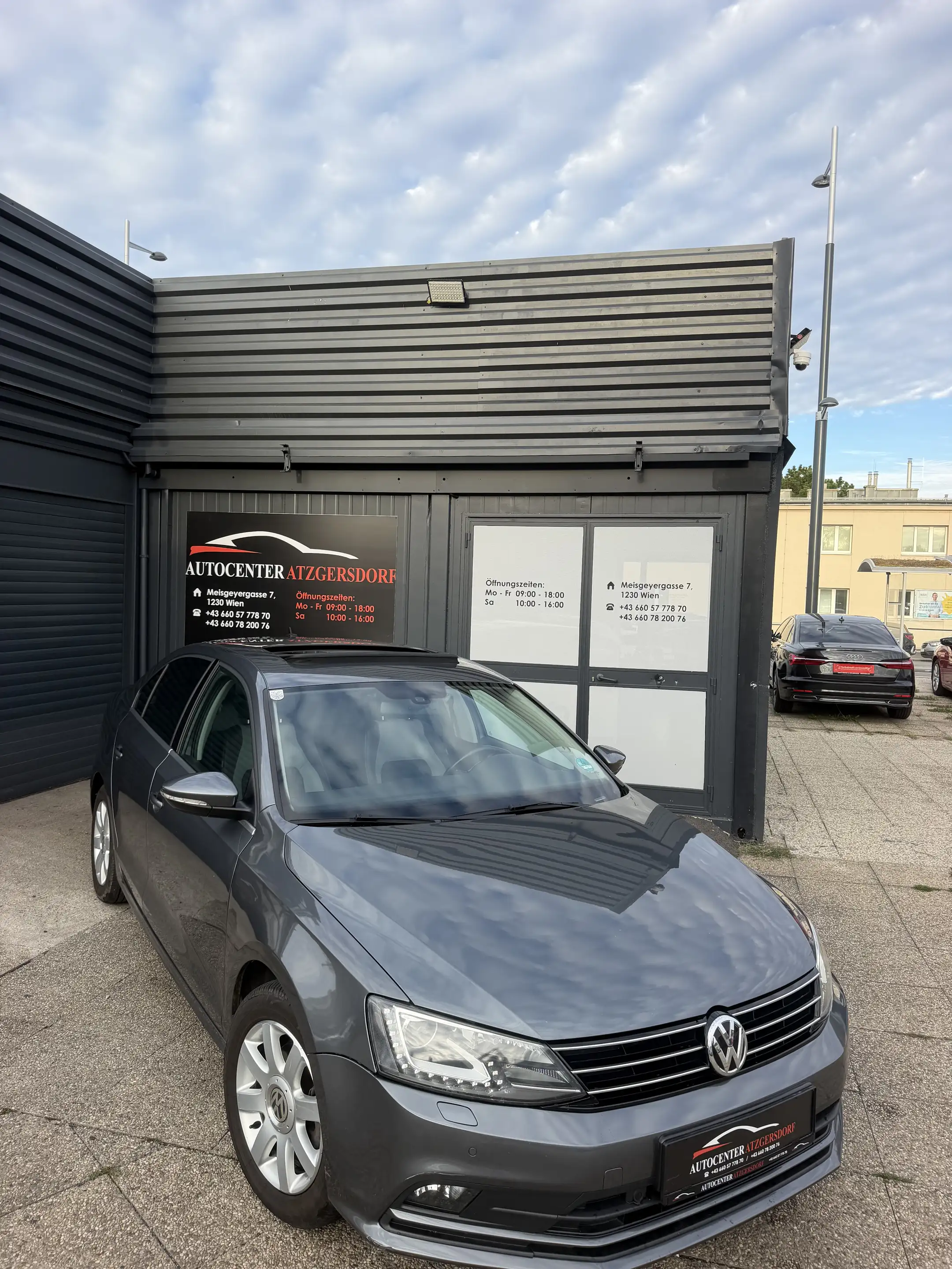 Volkswagen Jetta — photo 4