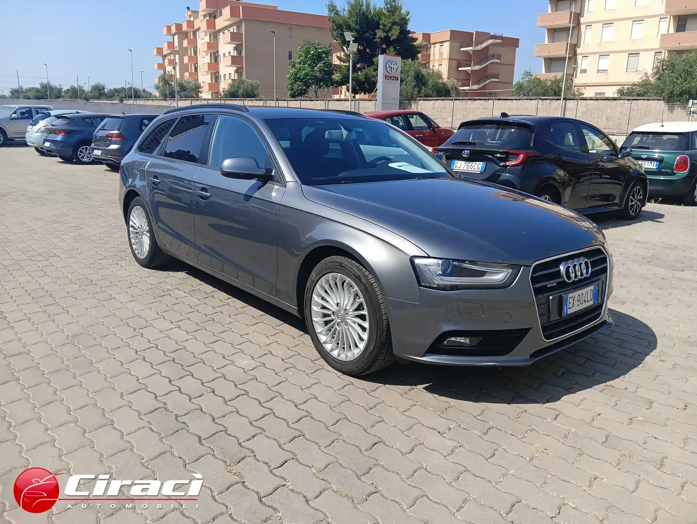 Audi A4 Avant 2.0 TDI 177CV quattro Ambiente Grigio - 2