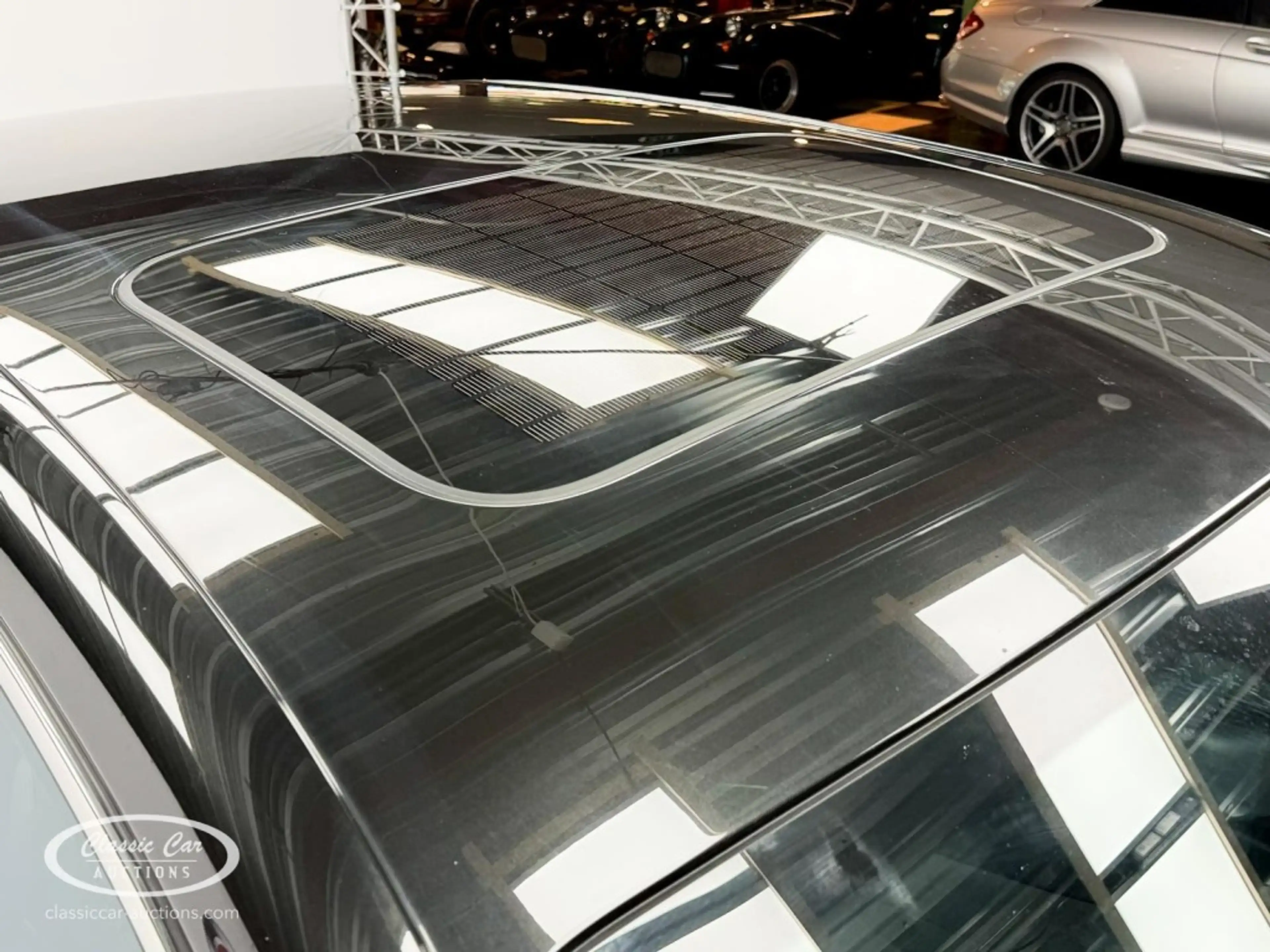 Bentley Flying Spur - ONLINE AUCTION — photo 11