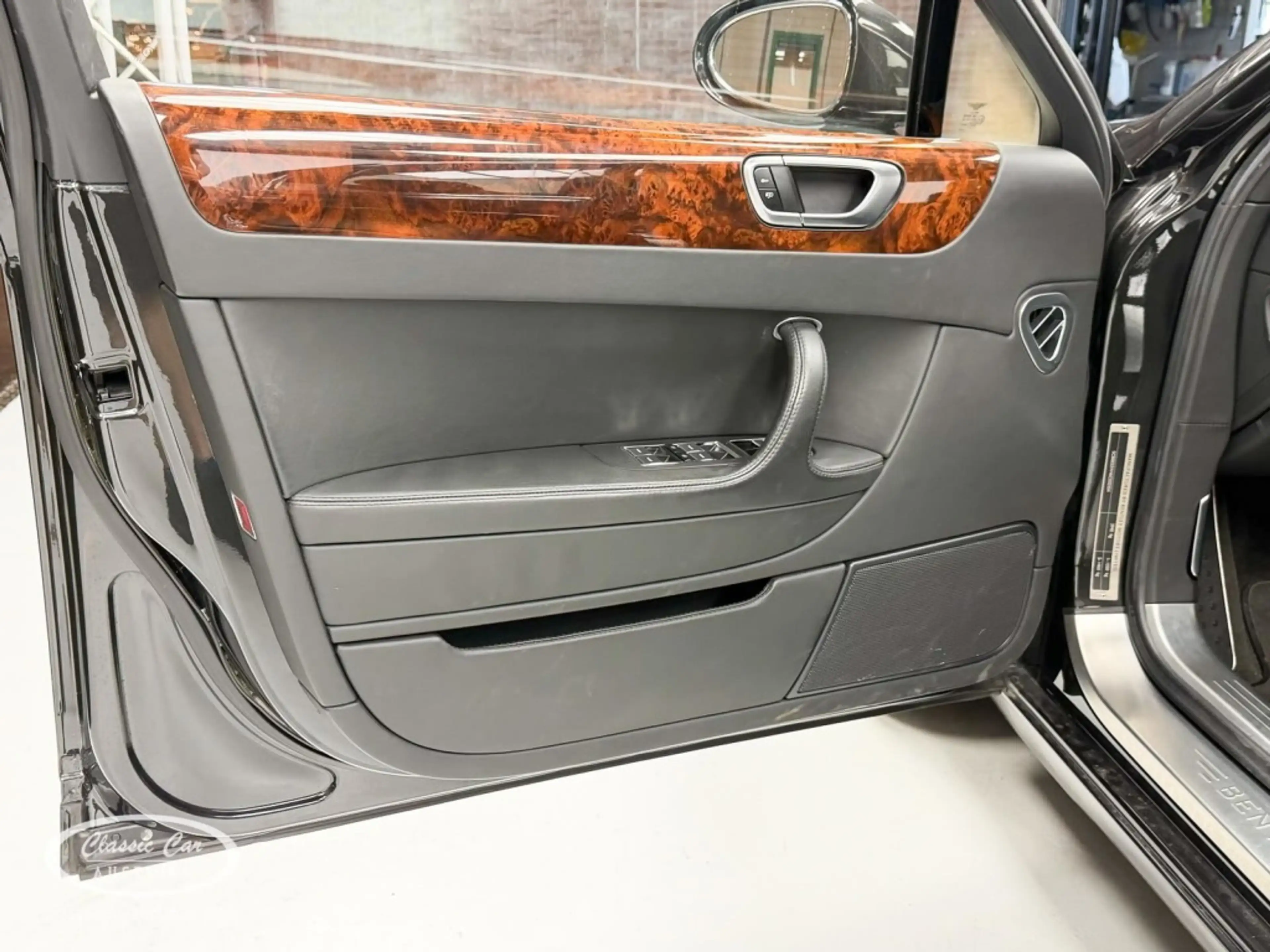 Bentley Flying Spur - ONLINE AUCTION — photo 15