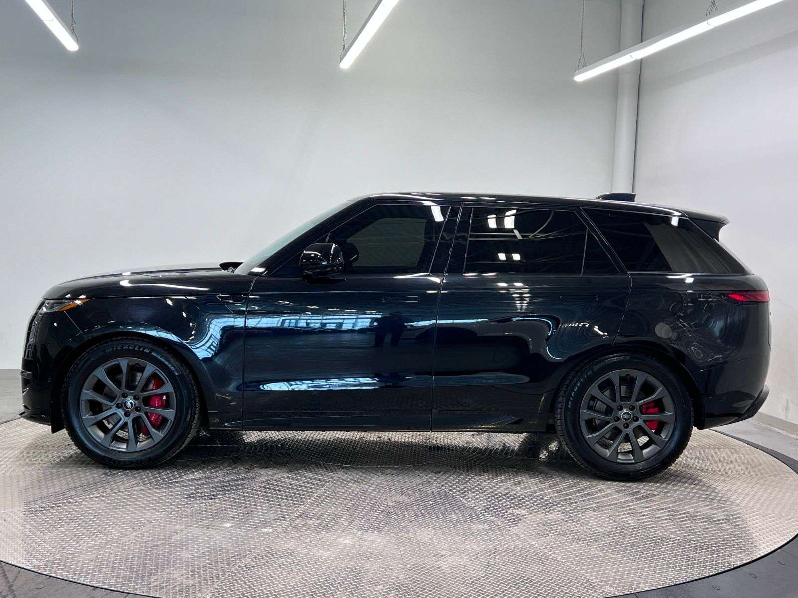 2024 Land Rover Range Rover Sport P400 DYNAMIC SE | TWO SETS OF TIRES | LOW KMS alt 4