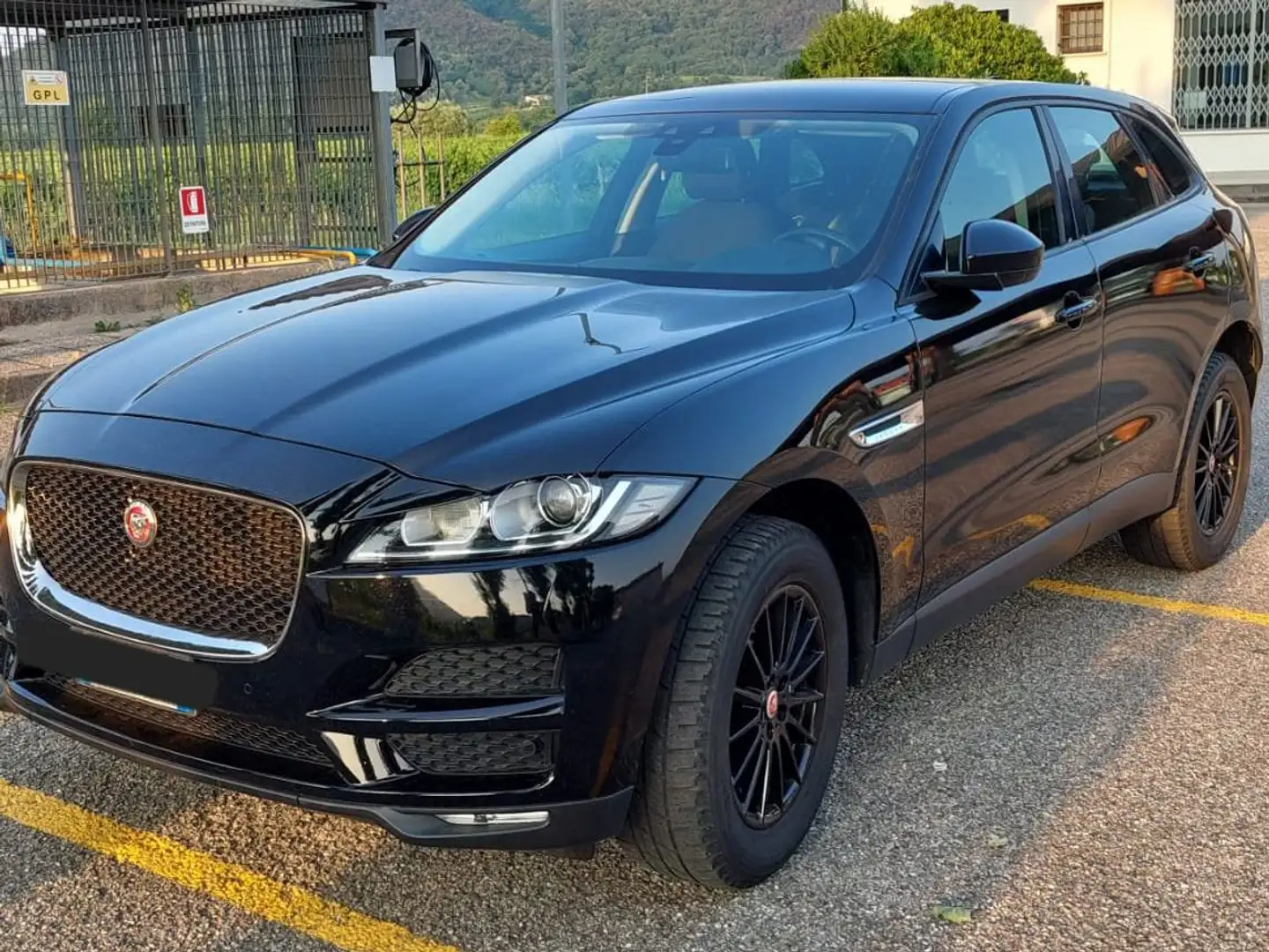 Jaguar F-Pace F-Pace 2015 2.0d Portfolio awd 180cv auto Black - 2