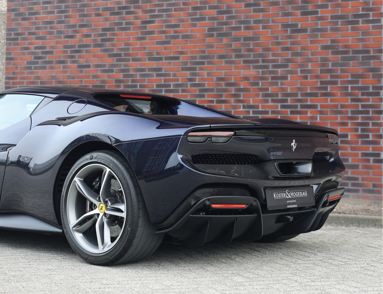 Ferrari 296 GTB 3.0 V6 | Blu America - Cuoio - Racing Seats — photo 21