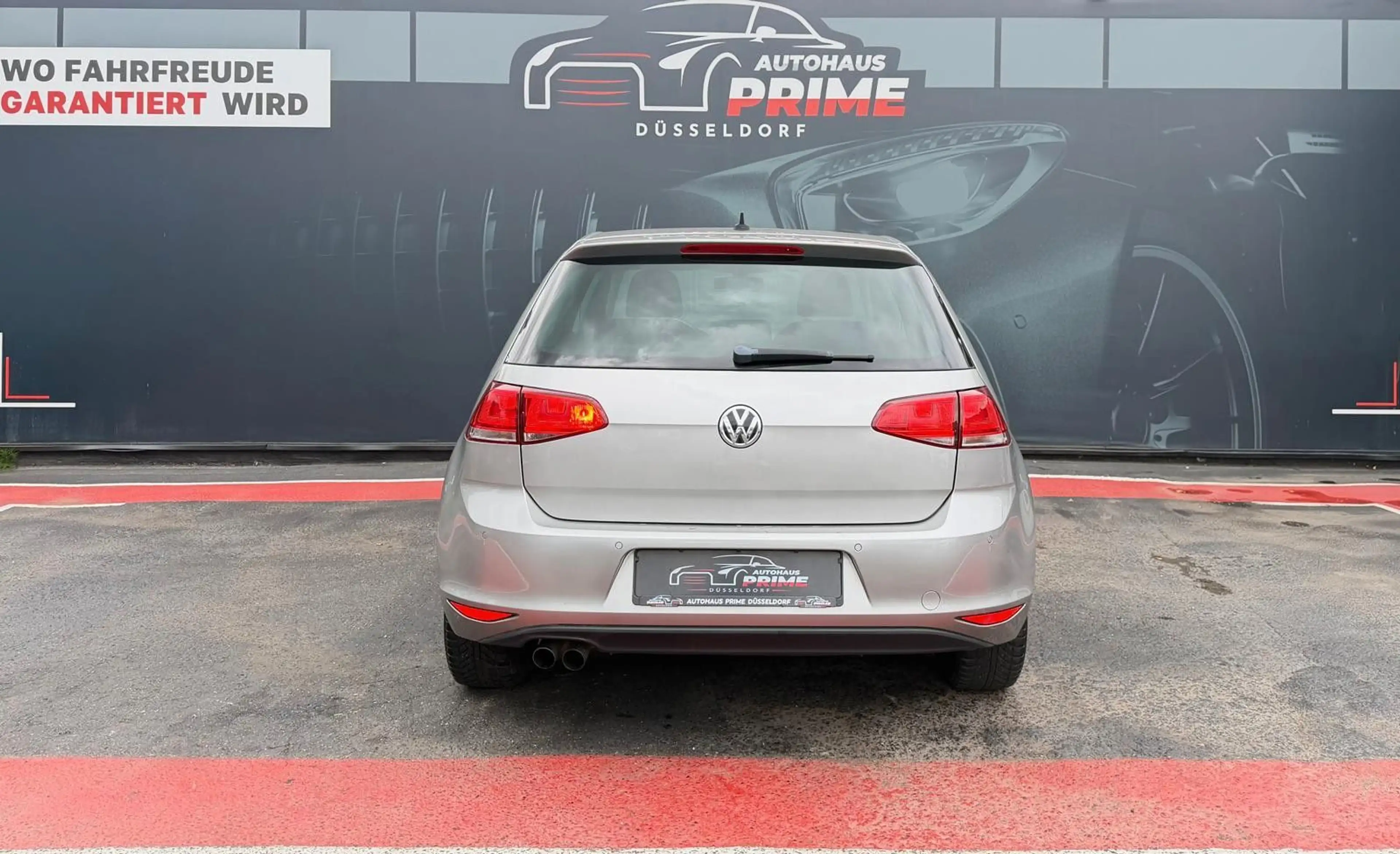 Volkswagen Golf VII Lim. Cup*Automatik*Sitzheizung*Pdc* — photo 6