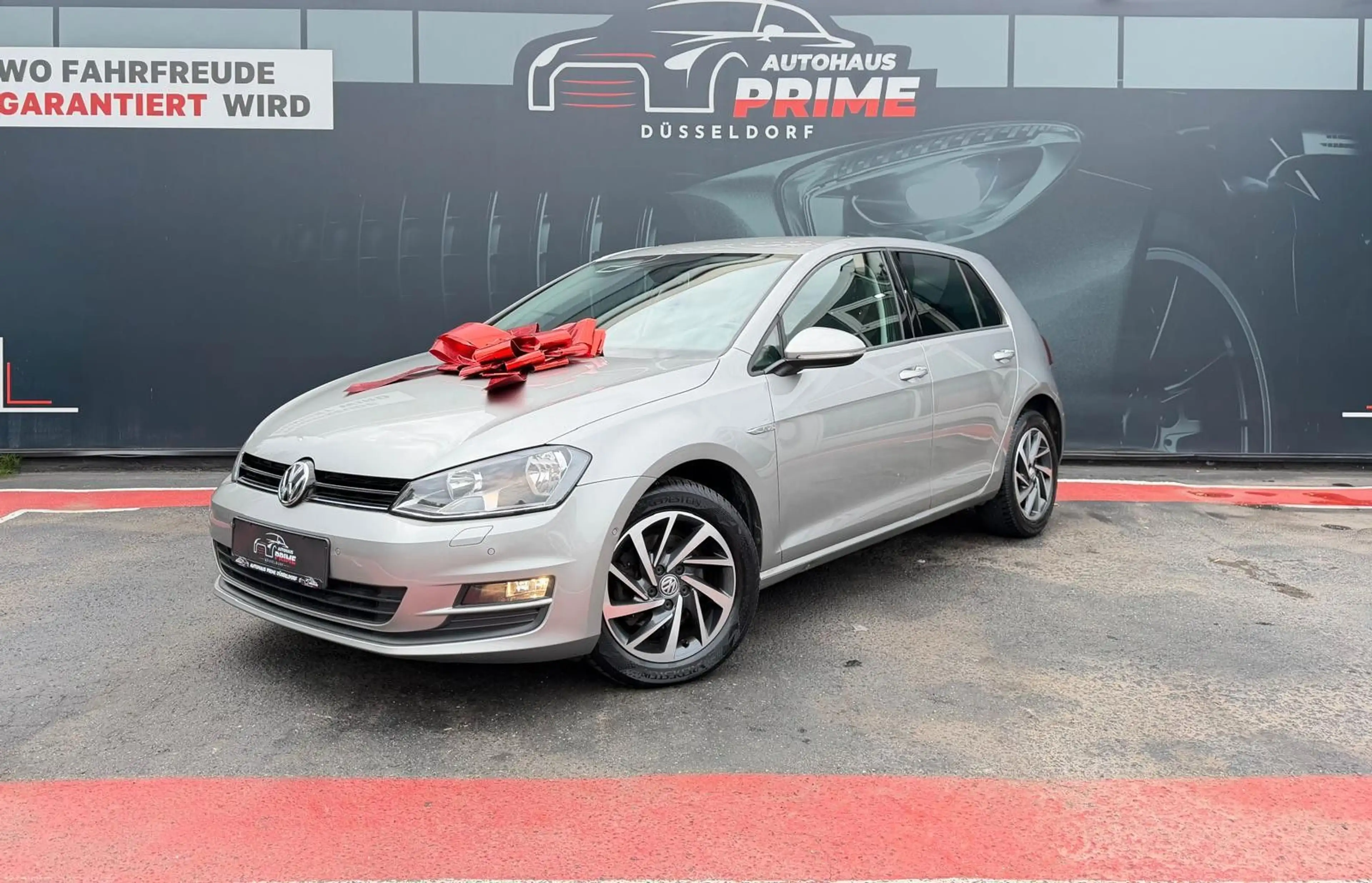 Volkswagen Golf VII Lim. Cup*Automatik*Sitzheizung*Pdc* — photo 4