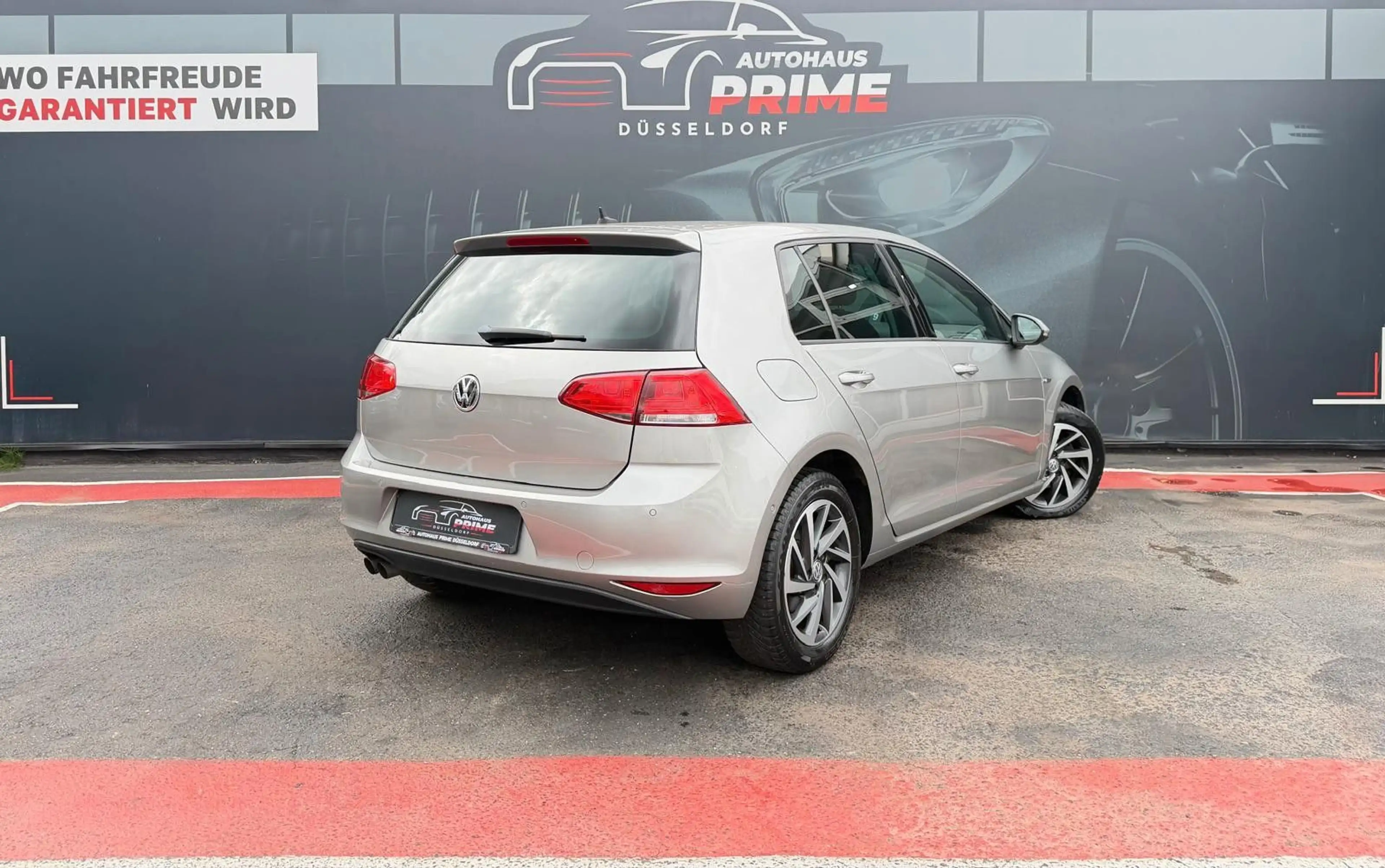 Volkswagen Golf VII Lim. Cup*Automatik*Sitzheizung*Pdc* — photo 7