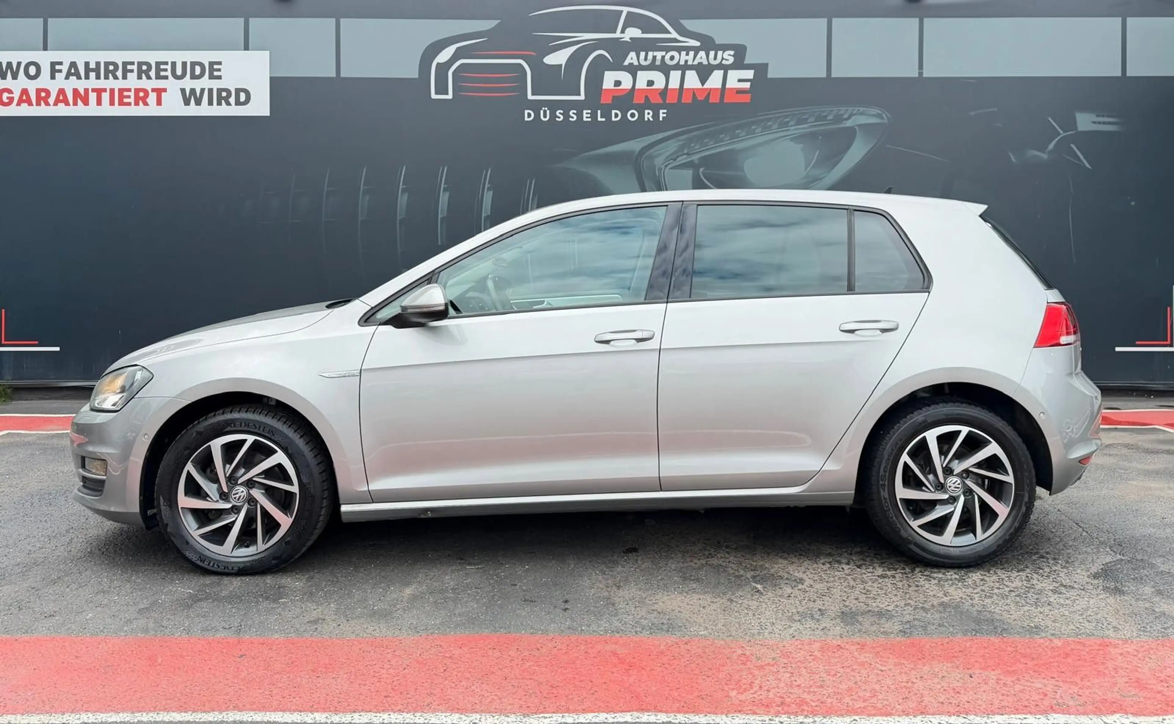 Volkswagen Golf VII Lim. Cup*Automatik*Sitzheizung*Pdc* — photo 9