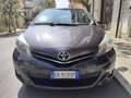 Toyota Yaris 1.4 D-4D 90CV DIESEL NAVI Gris - thumbnail 2