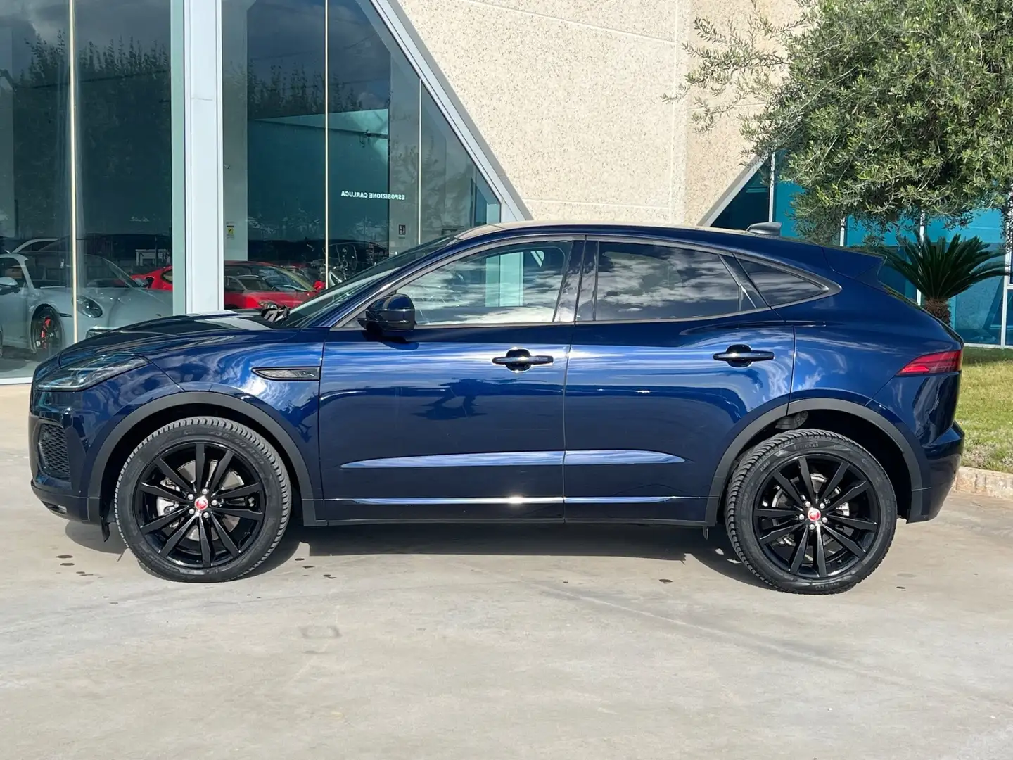 Jaguar E-Pace 2.0d i4 mhev R-Dynamic SE awd 204cv auto Blau - 2