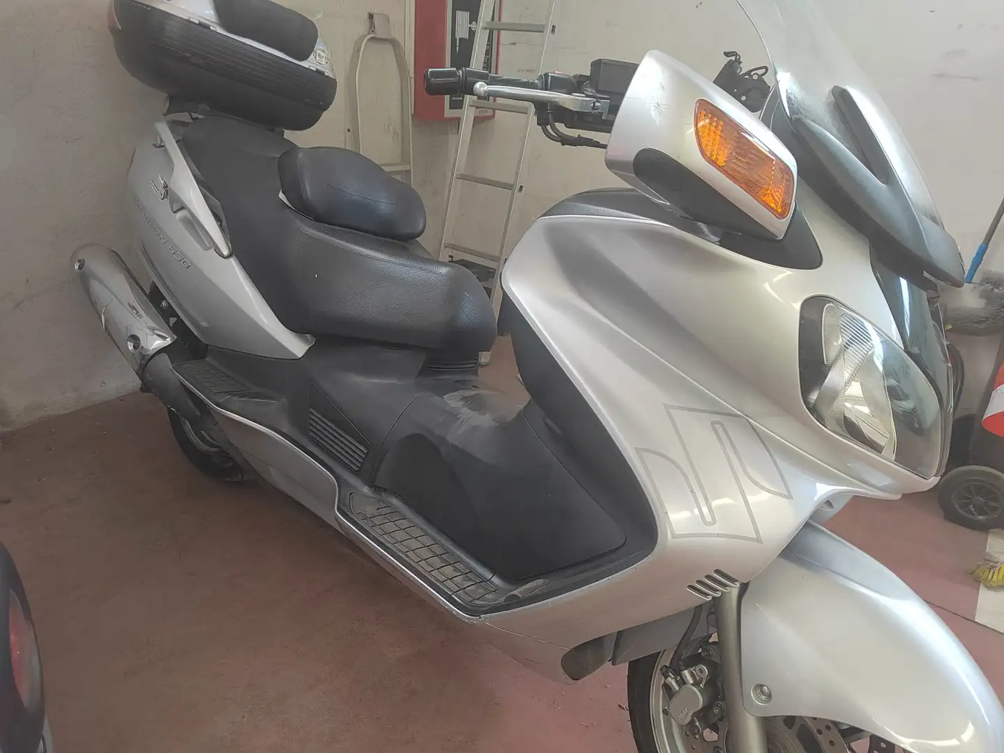 Suzuki Burgman 650 Argento - 1
