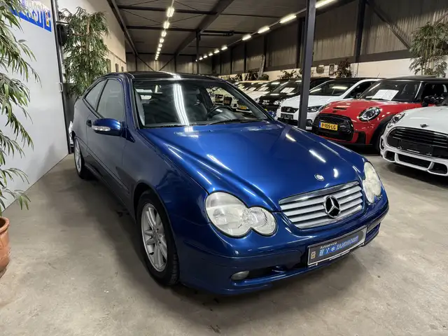 Mercedes-Benz C-Class view 3