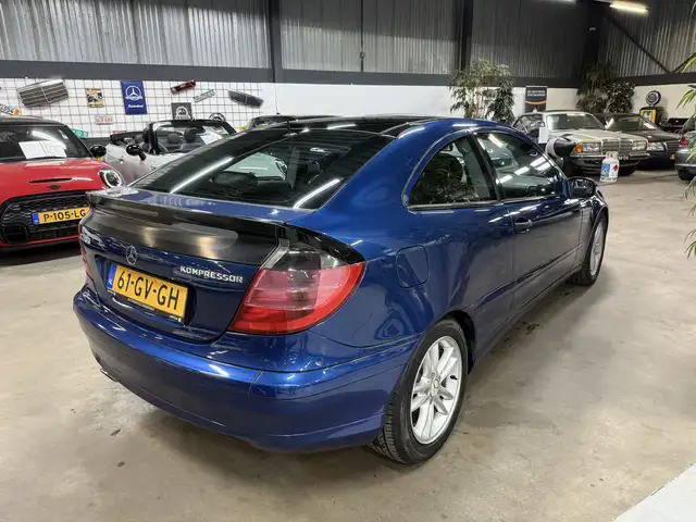 Mercedes-Benz C-Class view 4